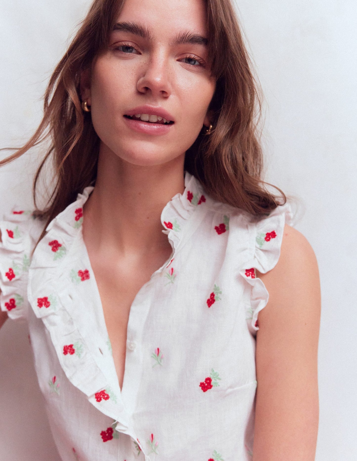 Isabel Sleeveless Linen Top-Floral Embroidery