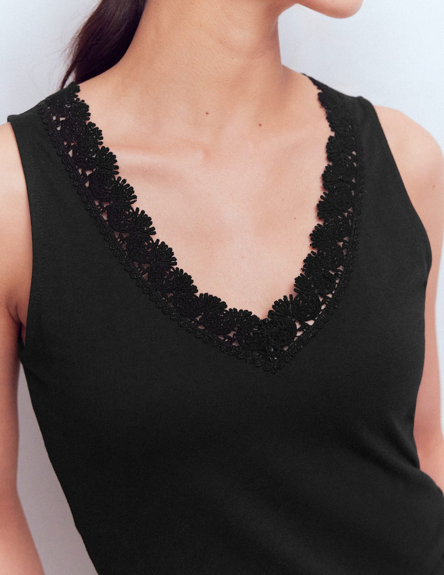 Supersoft V Neck Trim Vest-Black Beauty