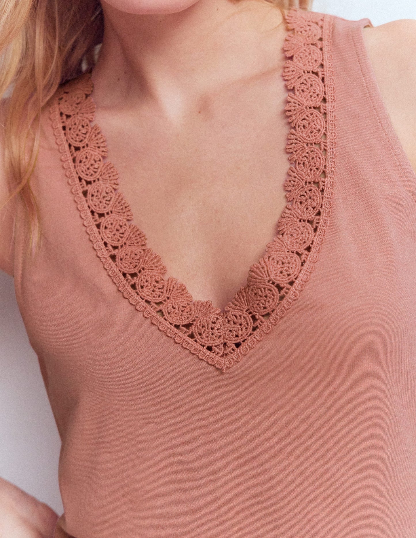 Supersoft V Neck Trim Vest-Vintage Rose