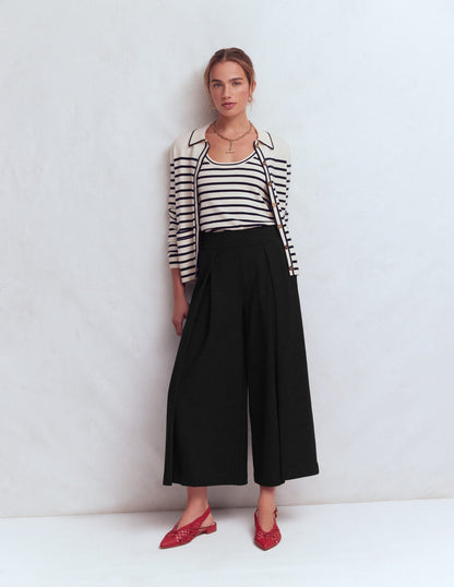 Single Pleat Ponte Culottes-Black