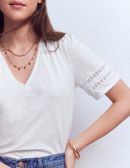 Poppy Trim V Neck T-Shirt-White